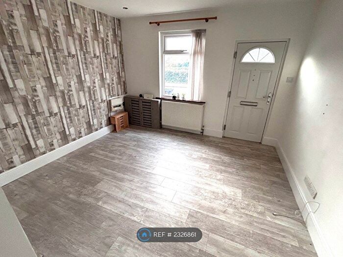 2 Bedroom End Of Terrace House To Rent In Railway Terrace, Kings Langley, WD4