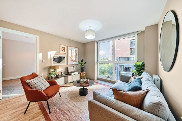 2 Bedroom Flat To Rent In Whitehall, Leeds, LS12