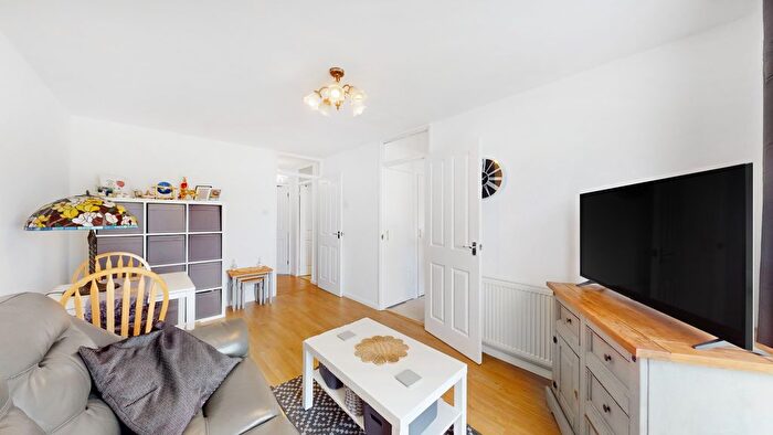 1 Bedroom Flat For Sale In Aylsham Drive, Ickenham, Uxbridge, UB10