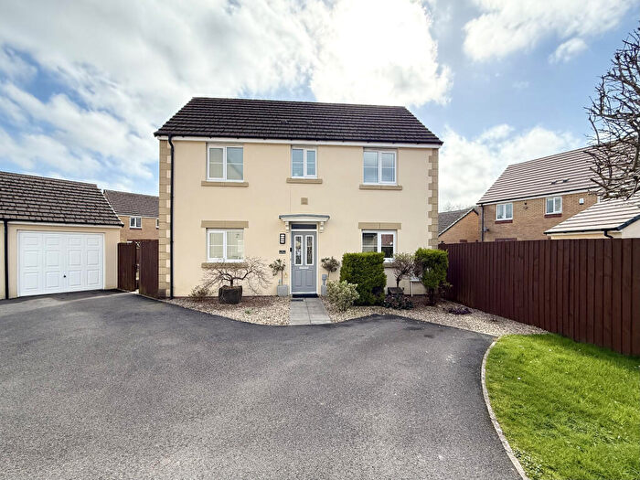 3 Bedroom Detached House For Sale In Glan Yr Afon, Cwmbach, Aberdare, CF44