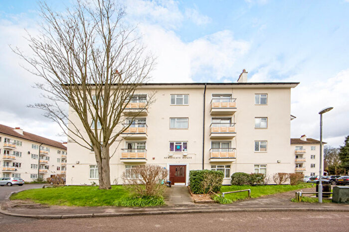 3 Bedroom Apartment To Rent In Newdigate House, Kingsnympton Park, Kingston Upon Thames, Surrey, KT2