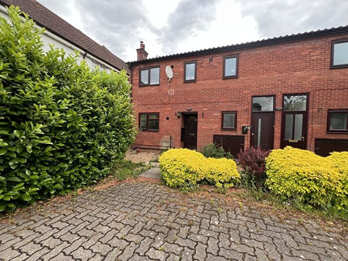 1 Bedroom Ground Maisonette To Rent In Langton Grove, Northwood, HA6