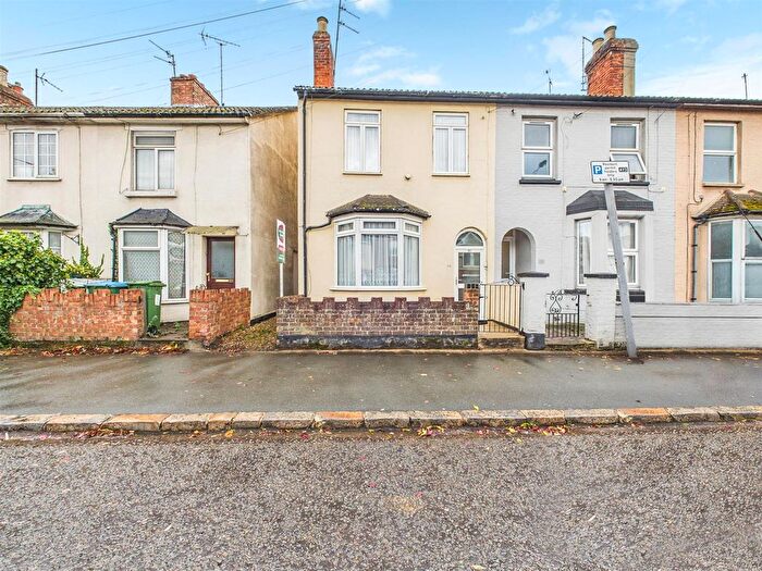 3 Bedroom End Terrace House For Sale In Bicester Road, Aylesbury, Buckinghamshire, HP19