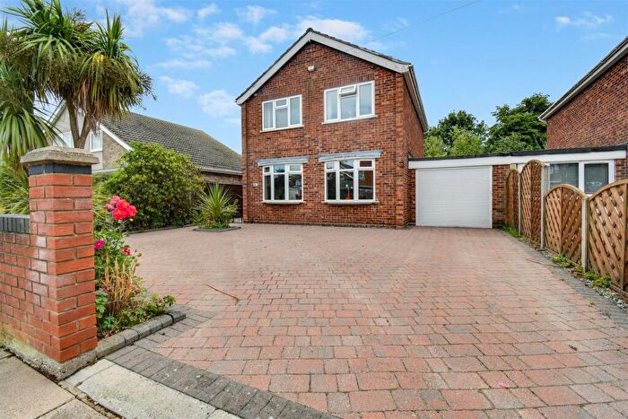 3 Bedroom Detached House For Sale In Anderby Drive, Grimsby, DN37