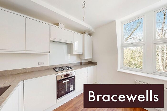 2 Bedroom Flat To Rent In Middle Lane, London, N8