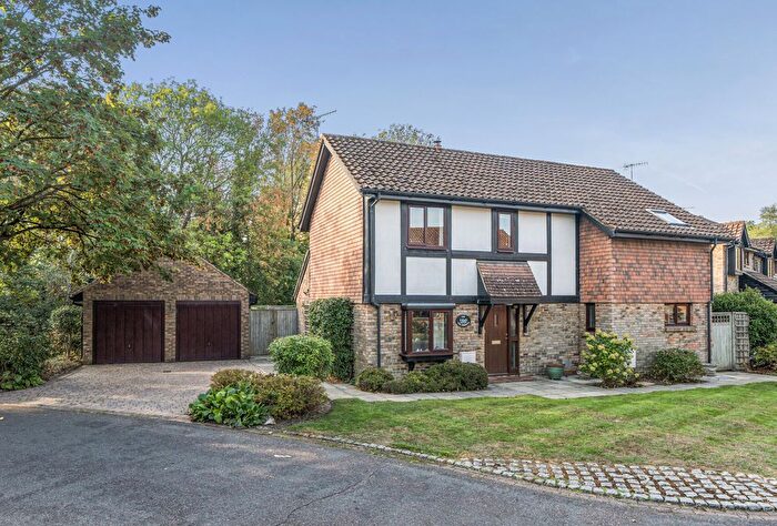 4 Bedroom Detached House For Sale In The Fieldings, Horley, Surrey, RH6
