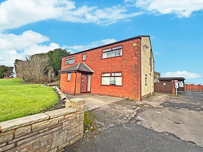 4 Bedroom Detached House For Sale In Wingates Lane, Westhoughton, BL5