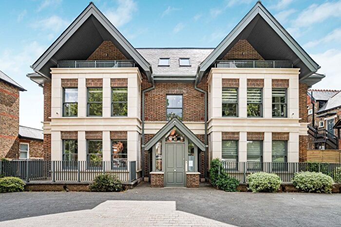 2 Bedroom Flat For Sale In Carlton Road, London, W5