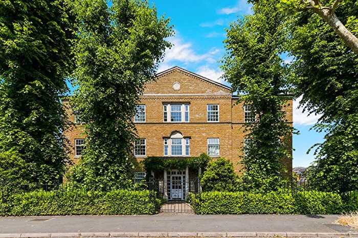 1 Bedroom Flat To Rent In Balaclava Road, Long Ditton, KT6