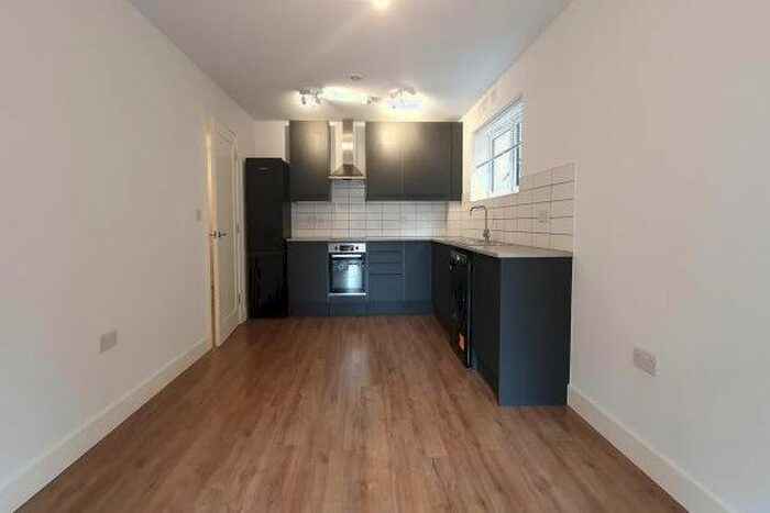 2 Bedroom Flat To Rent In Watford, WD17