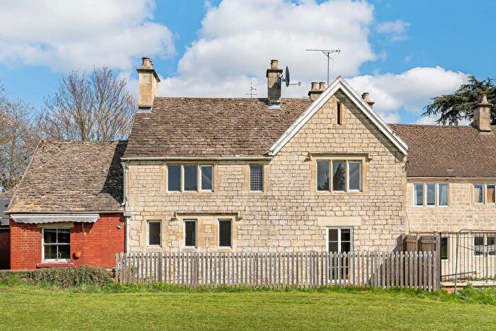 3 Bedroom Terraced House For Sale In Cainscross Road, Stroud, GL5