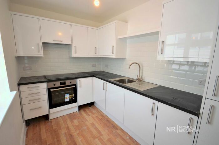 2 Bedroom Flat To Rent In High Street, Epsom, Surrey., KT19