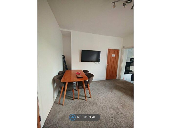 3 Bedroom Flat To Rent In Helmsley Road, Newcastle Upon Tyne, NE2