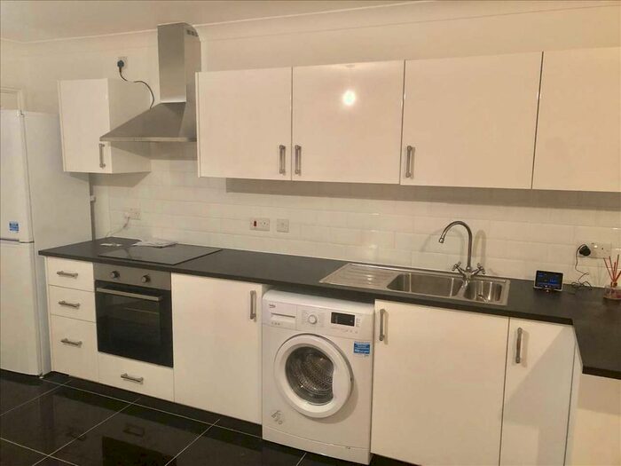 2 Bedroom Flat To Rent In Flat, To High Street, Gillingham, ME7