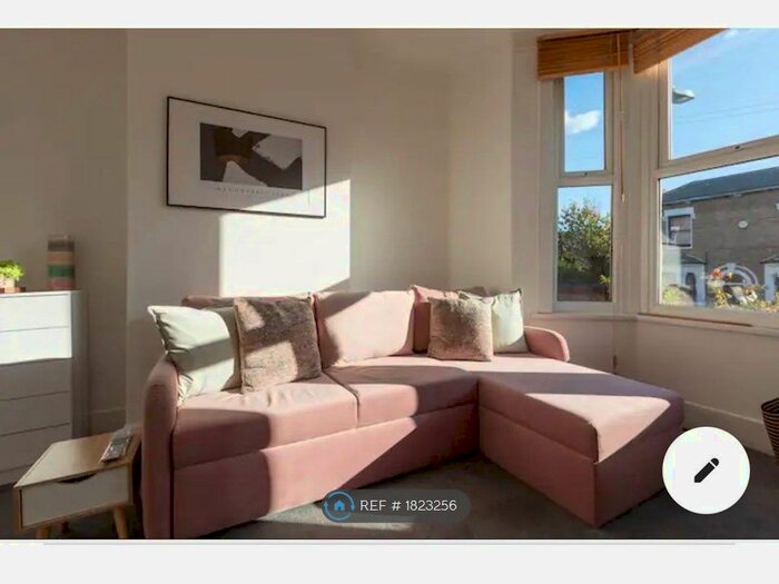 1 Bedroom Flat To Rent In Soames Street, London, SE15