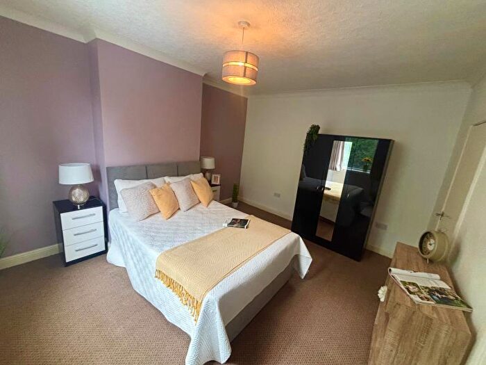 2 Bedroom Terraced House To Rent In Station Parade, LS5