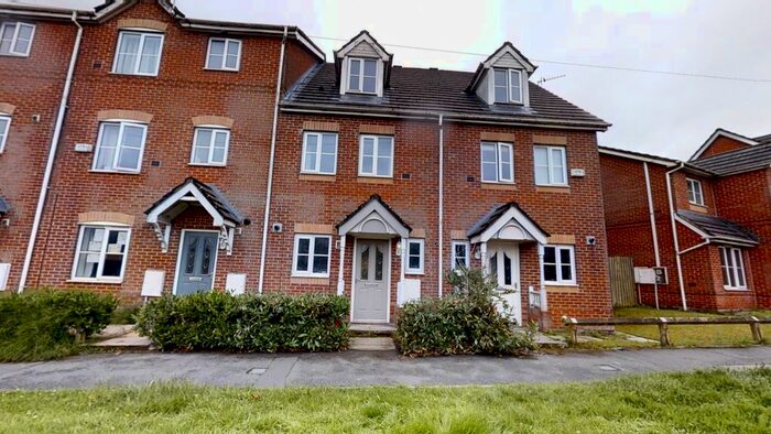 3 Bedroom Town House To Rent In Parkside Mews, Stanley Road, Whitefield, Manchester, M45