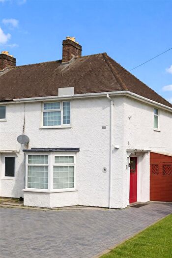 Studio To Rent In Halsway, Hayes, UB3