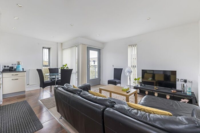 2 Bedroom Flat To Rent In Tranquil Lane, Harrow, HA2