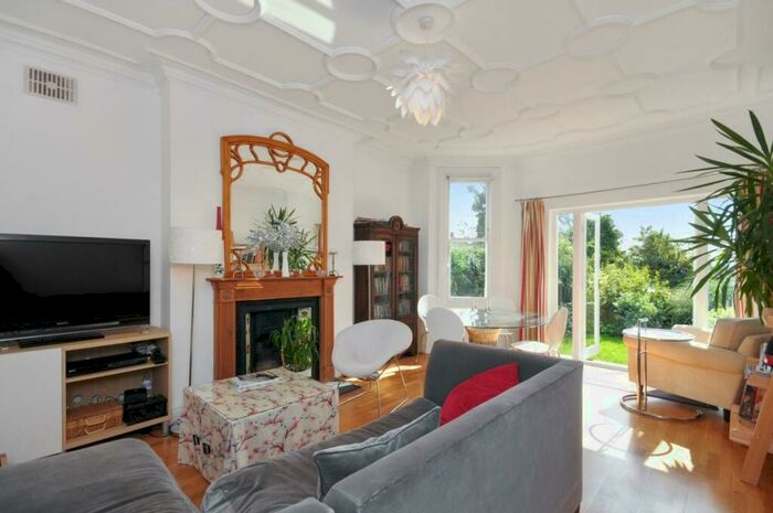 2 Bedroom Flat To Rent In Holland Road, Kensal, London, NW10