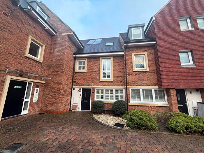 4 Bedroom House To Rent In Ash Tree Close, Orpington, BR6