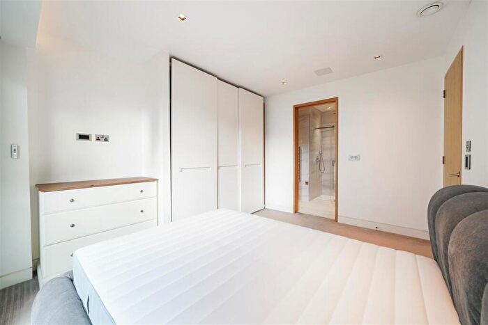 2 Bedroom Apartment To Rent In Roman House, Barbican, EC2Y