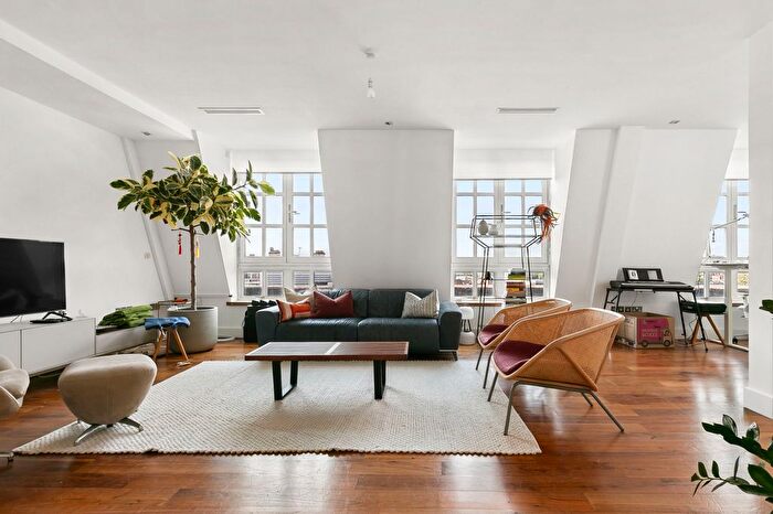 3 Bedroom Flat To Rent In Greenland Street, Camden, NW1