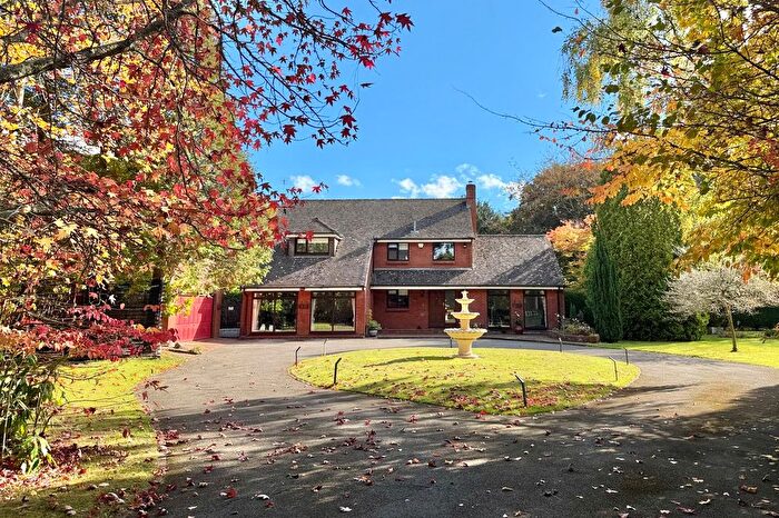 4 Bedroom Detached House For Sale In Ringwood Road, Three Legged Cross, BH21