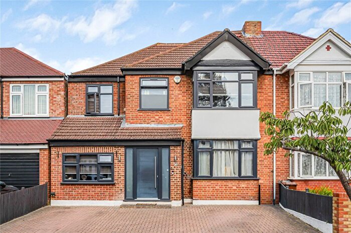 6 Bedroom Semi-Detached House For Sale In Harewood Road, Isleworth, TW7