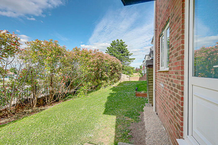 2 Bedroom Apartment For Sale In Shirley Road, Leigh-on-sea, SS9