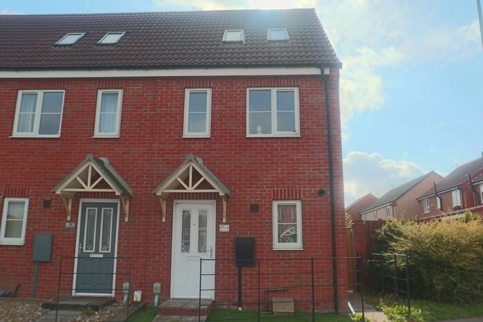 3 Bedroom Terraced House To Rent In Richmond Way, Kingswood, HU7