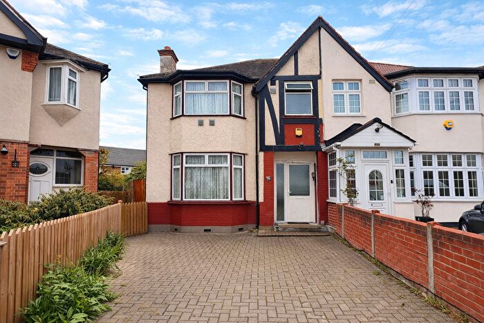 3 Bedroom Semi Detached House For Sale In Laburnum Grove, Hounslow, TW3