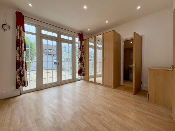 Studio To Rent In Leighton Road, London, W13