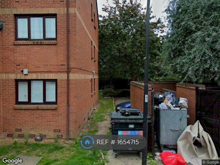 1 Bedroom Flat To Rent In Maltby Drive, Enfield, EN1