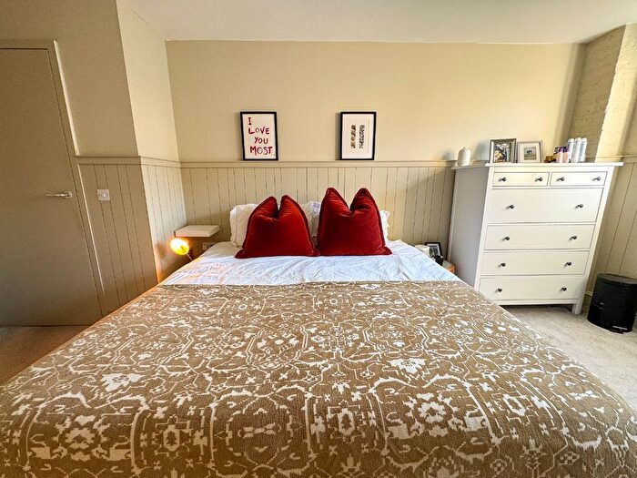 2 Bedroom Flat For Sale In Schoolhouse Yard, Bloomfield Road, Woolwich, London, SE18