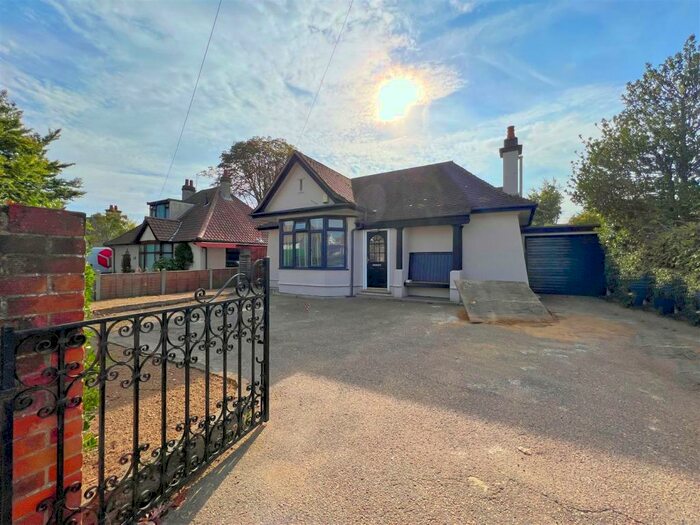 3 Bedroom Detached Bungalow To Rent In Colchester Road, Ipswich, IP4