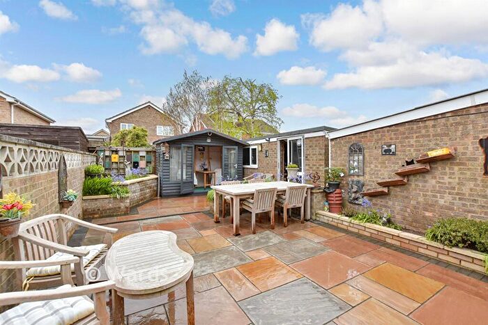 3 Bedroom Semi-Detached House For Sale In Matthews Close, Deal, Kent, CT14