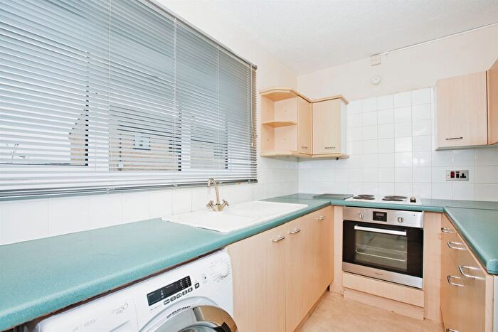 1 Bedroom Flat For Sale In Kiddles, Yeovil, BA21