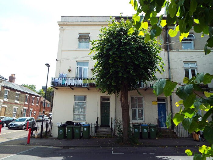 Flat To Rent In Cranbury Avenue Southampton, SO14