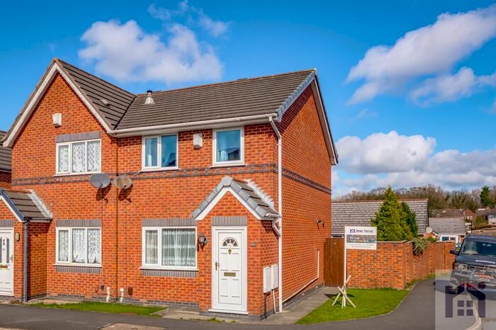 3 Bedroom Semi-Detached House To Rent In Lakeland Gardens, Chorley PR7