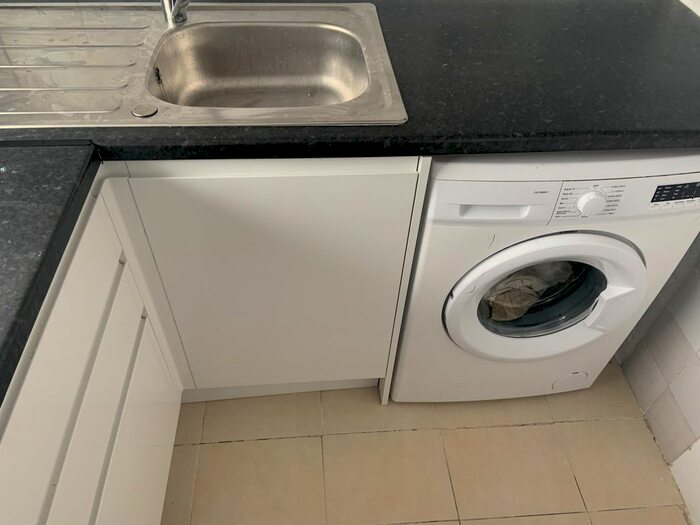 1 Bedroom Flat To Rent In Taunton Avenue, Hounslow, TW3