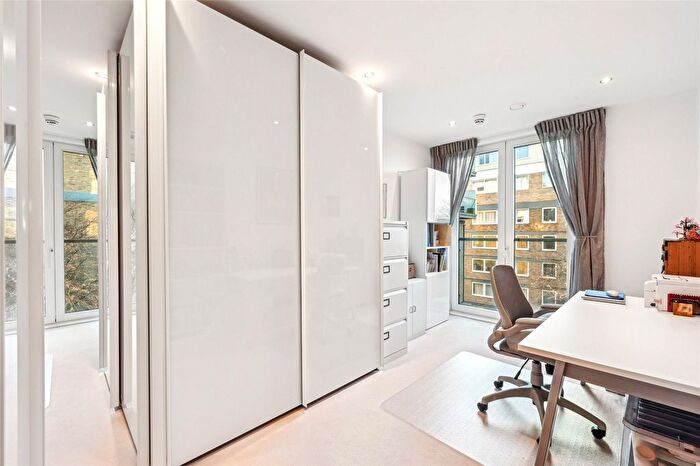 2 Bedroom Flat For Sale In Chiswick High Road, London, W4