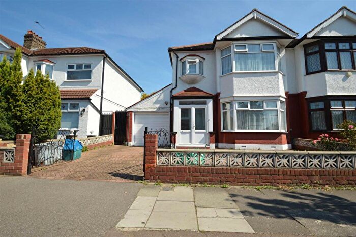4 Bedroom Semi Detached House To Rent In Evanston Gardens, Redbridge, IG4