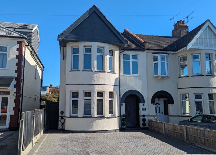 4 Bedroom Semi Detached House For Sale In Victoria Road, Southend-On-Sea, SS1