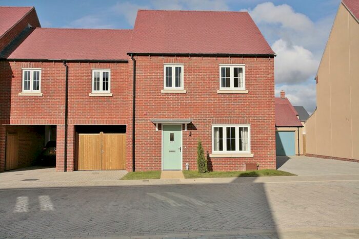 4 Bedroom Link Detached House To Rent In Pontefract Road, Bicester, OX26