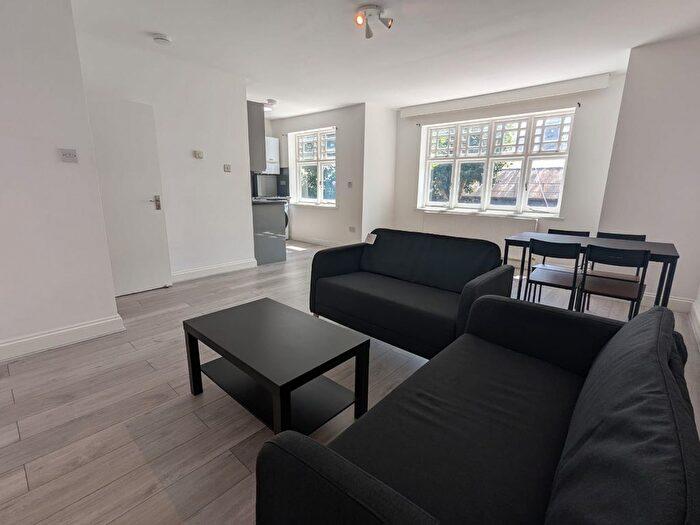 2 Bedroom Flat To Rent In Brondesbury Villas, Queens Park, NW6