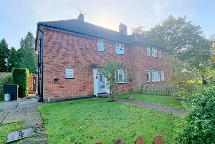 3 Bedroom House To Rent In Bedroom Semi Detached House In Coulsdon, CR5