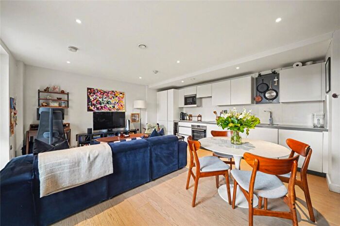 2 Bedroom Apartment For Sale In Wharf Road, London, N1