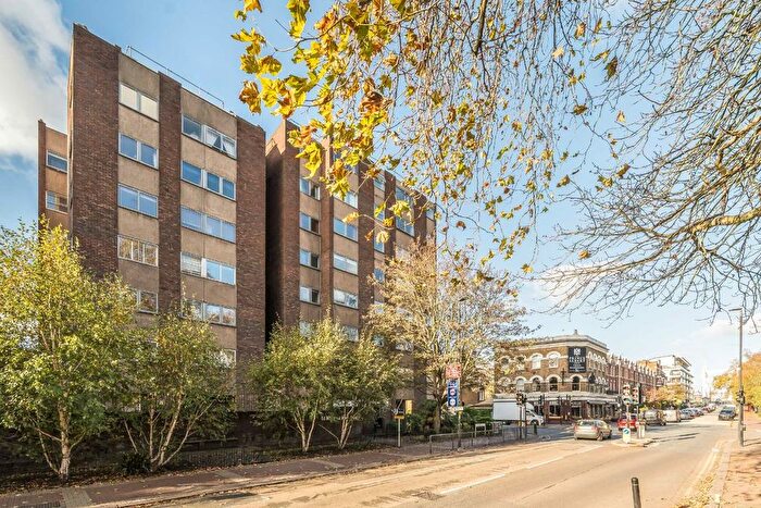 2 Bedroom Flat To Rent In Parkgate Road, London, SW11