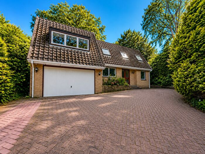 4 Bedroom Detached House For Sale In Wild Cherry Drive, Luton, Bedfordshire, LU1